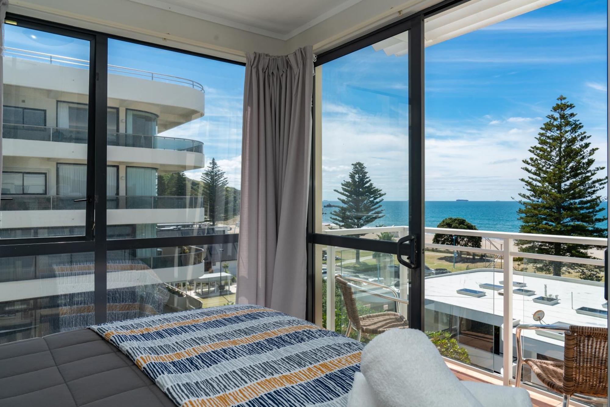 Ocean View Beach Escape - Top Floor Apartments, Mt Maunganui Base เมาท์มองานุย ห้อง รูปภาพ