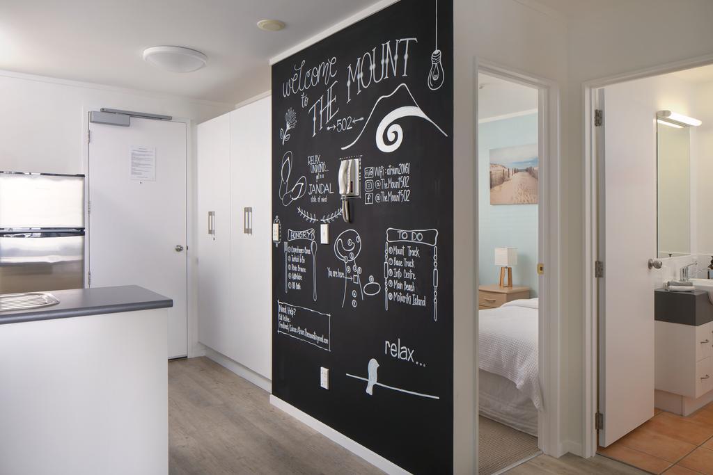 Ocean View Beach Escape - Top Floor Apartments, Mt Maunganui Base เมาท์มองานุย ภายนอก รูปภาพ